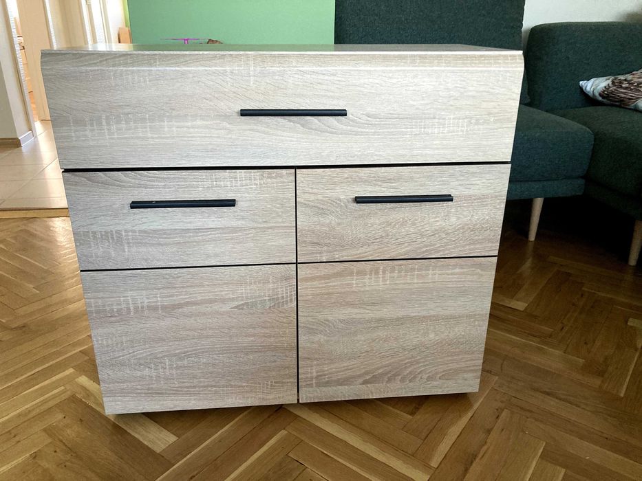 Два шкафа в отлично състояние – 80×75×35 см и 55×195×35 см