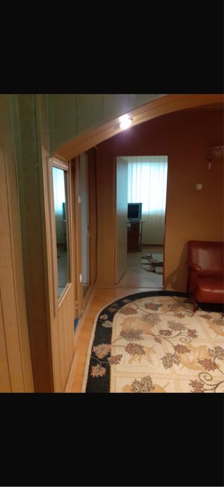 Vand apartament cu 4 camere,zona pietei centrale