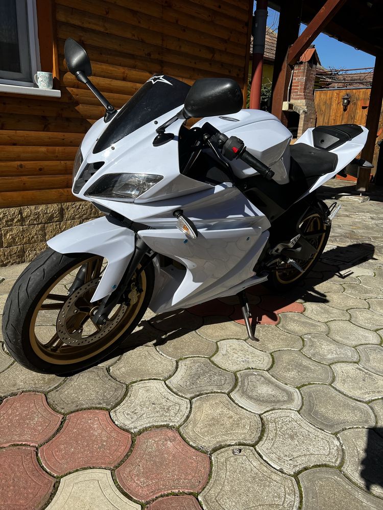 Vand Yamaha YZF-r125 2012 facelift