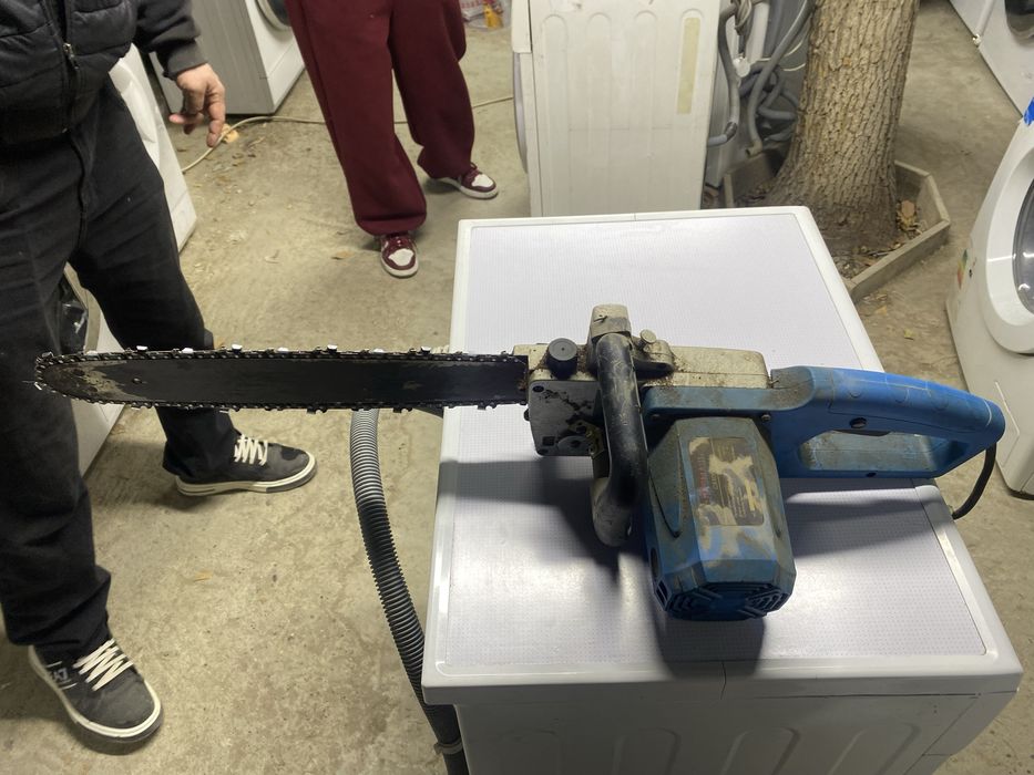 Электро пила рабочая