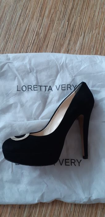 Продам итальянские туфли замша 38 размер за 3000 тенге.