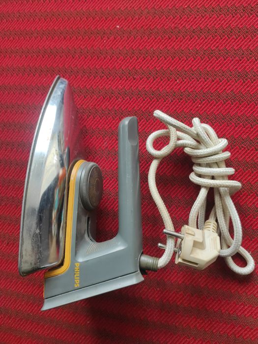 Fier de călcat Philips din inox, calcă excelent