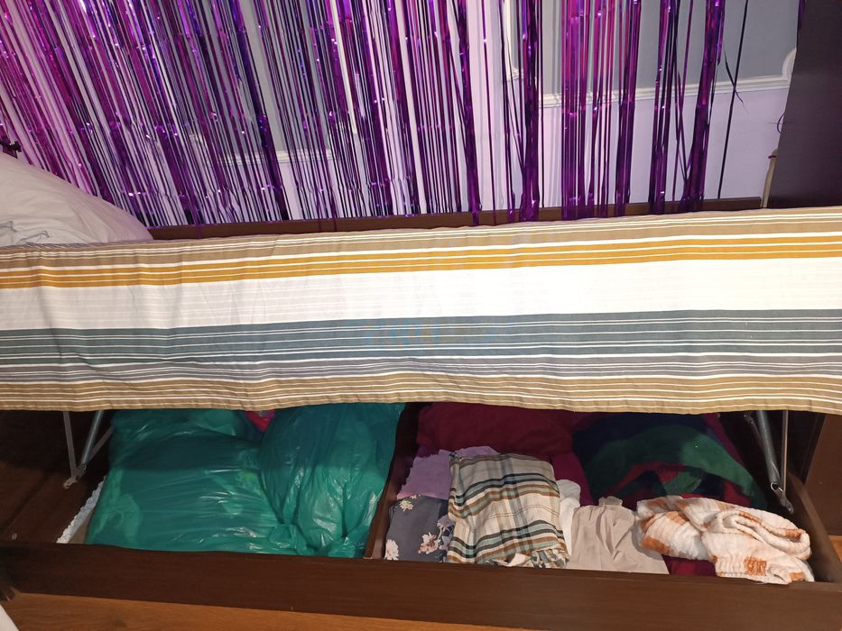 Единично легло с ракла