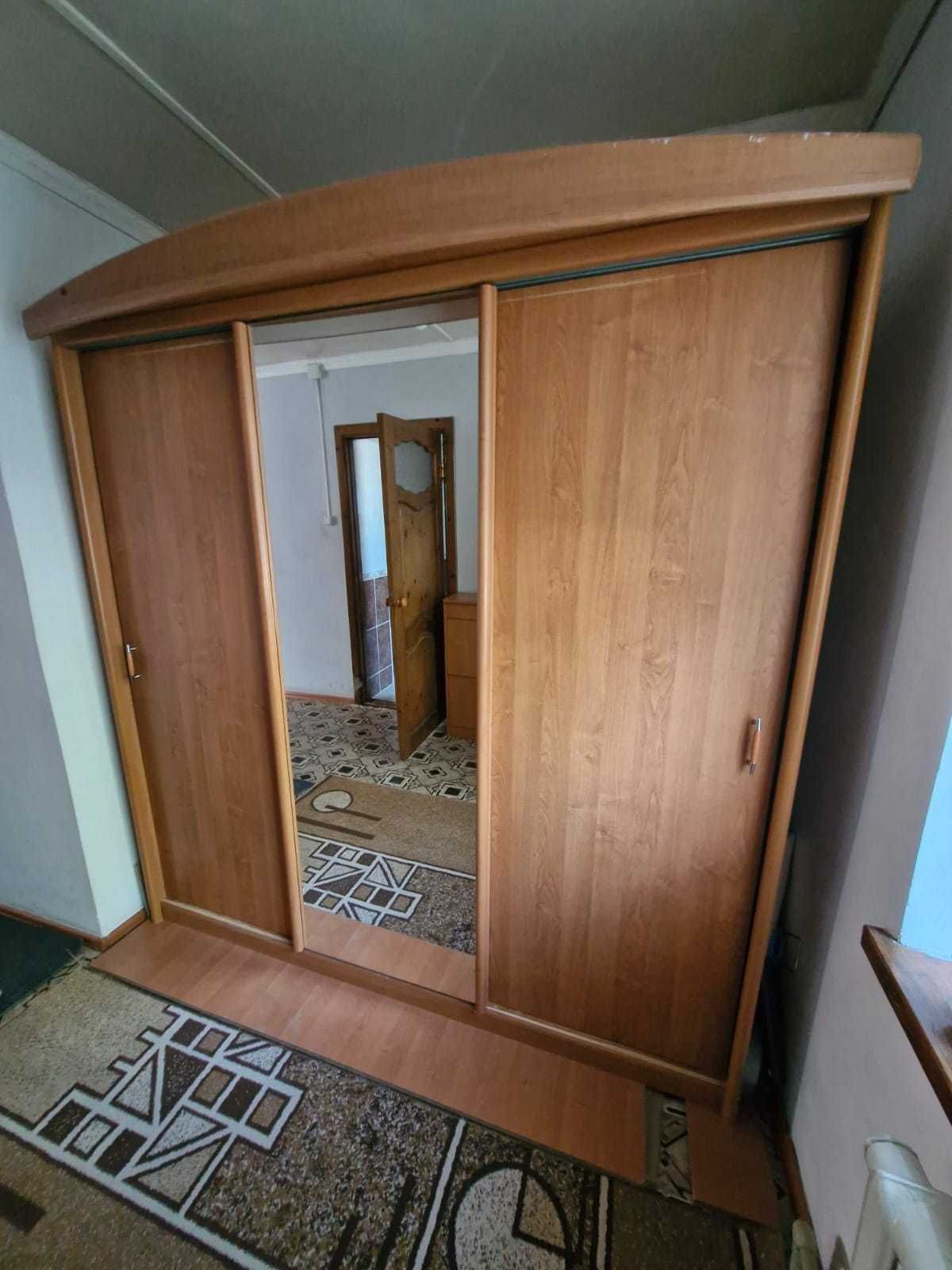 Продается шкаф-купе