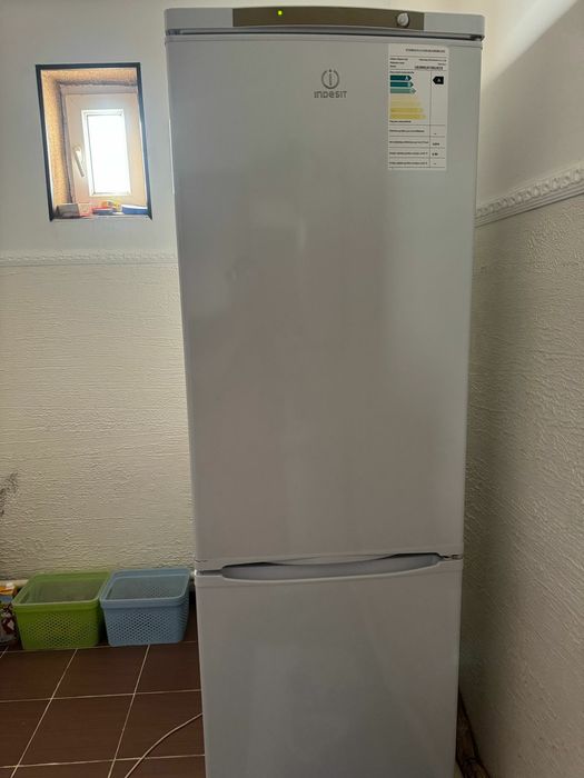 Холодильник Indesit б/у