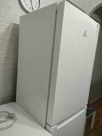 Продам холодильник Индезит в идеальном состоянии