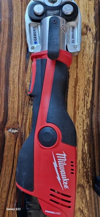 Milwaukee presa pentru sertizare noua