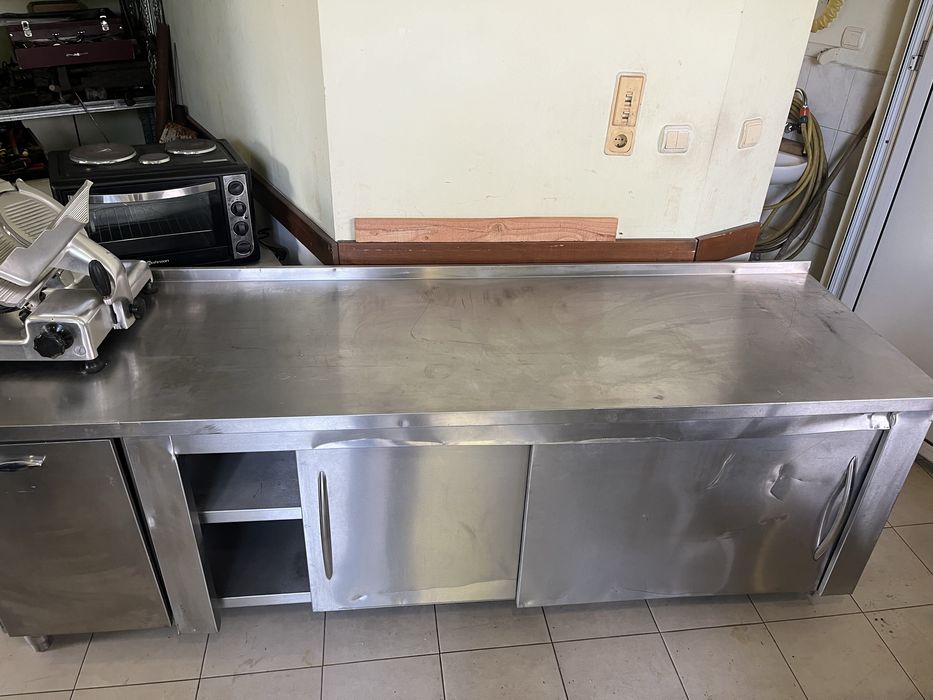 Работна маса неръждавейка