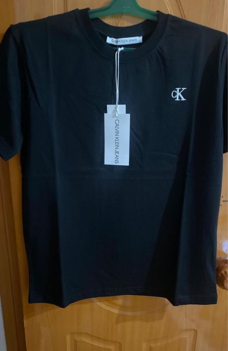 Футболка-6000 тг. Рубашка женская-8000