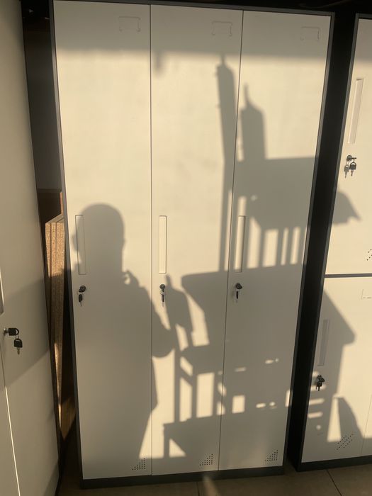 Metalichski shkaf va mebil jihozlar