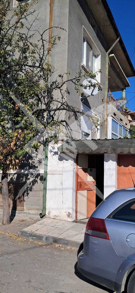 Продава се Етаж от къща в Чирпан - 89 кв.м за 720 €/кв.м - Снимка #1