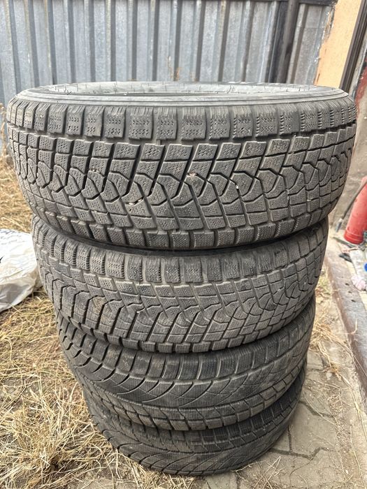 Продам зимние шины на R17 265/65