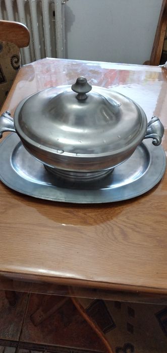 Bol de servit cu tava și capac