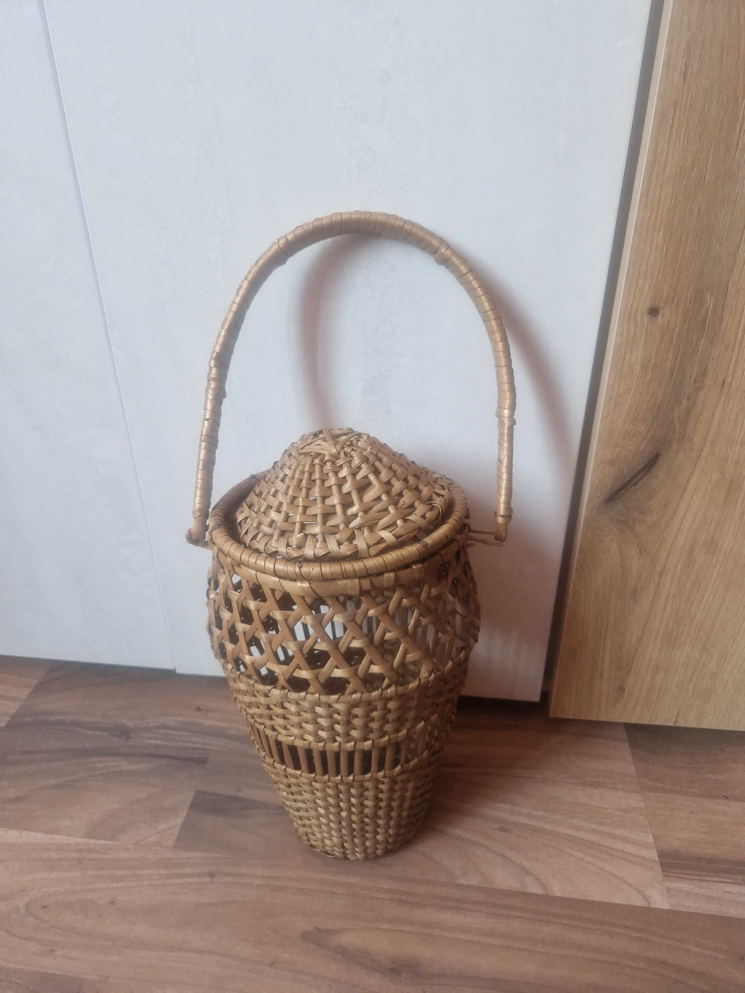 Плетен кош с капак
