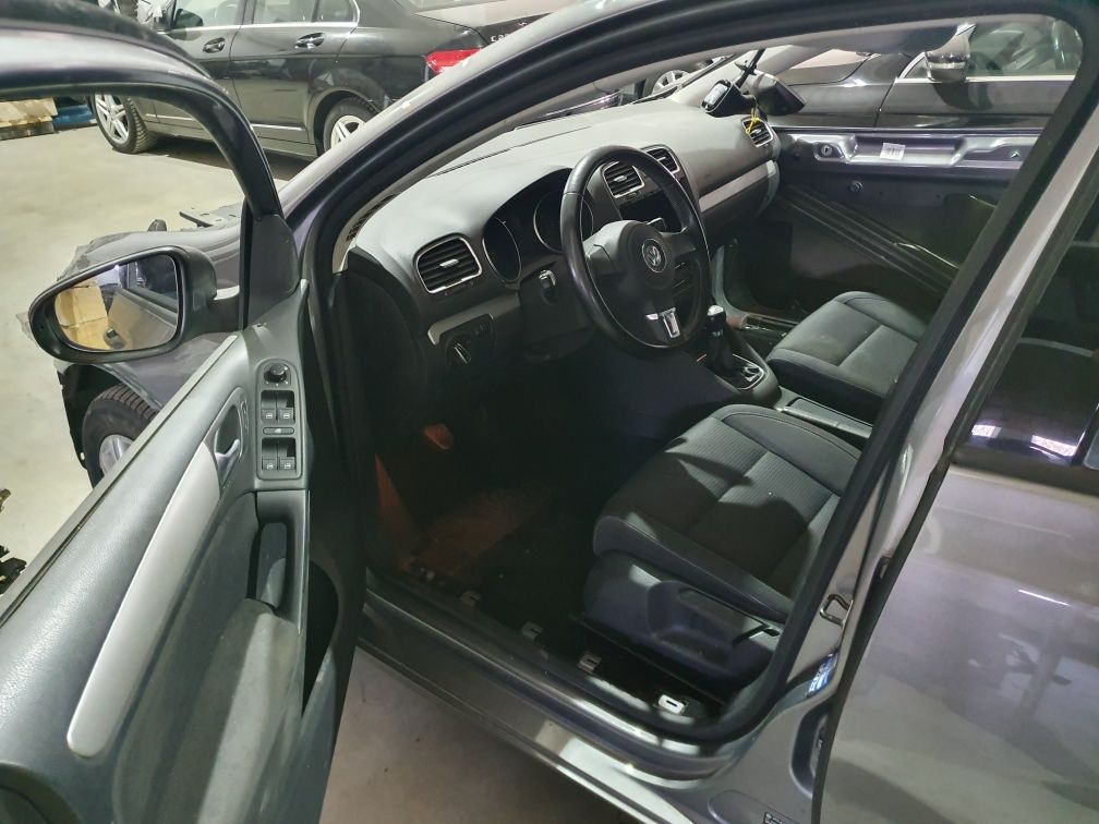 Dezmembrez vw golf 6 , 99000km  , benzină  1.4