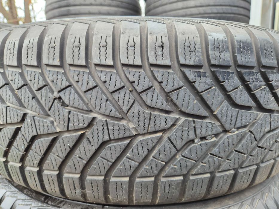 4 Anvelope de IARNA - 215/60/16 - YOKOHAMA - CA UNELE NOI DOT 2017