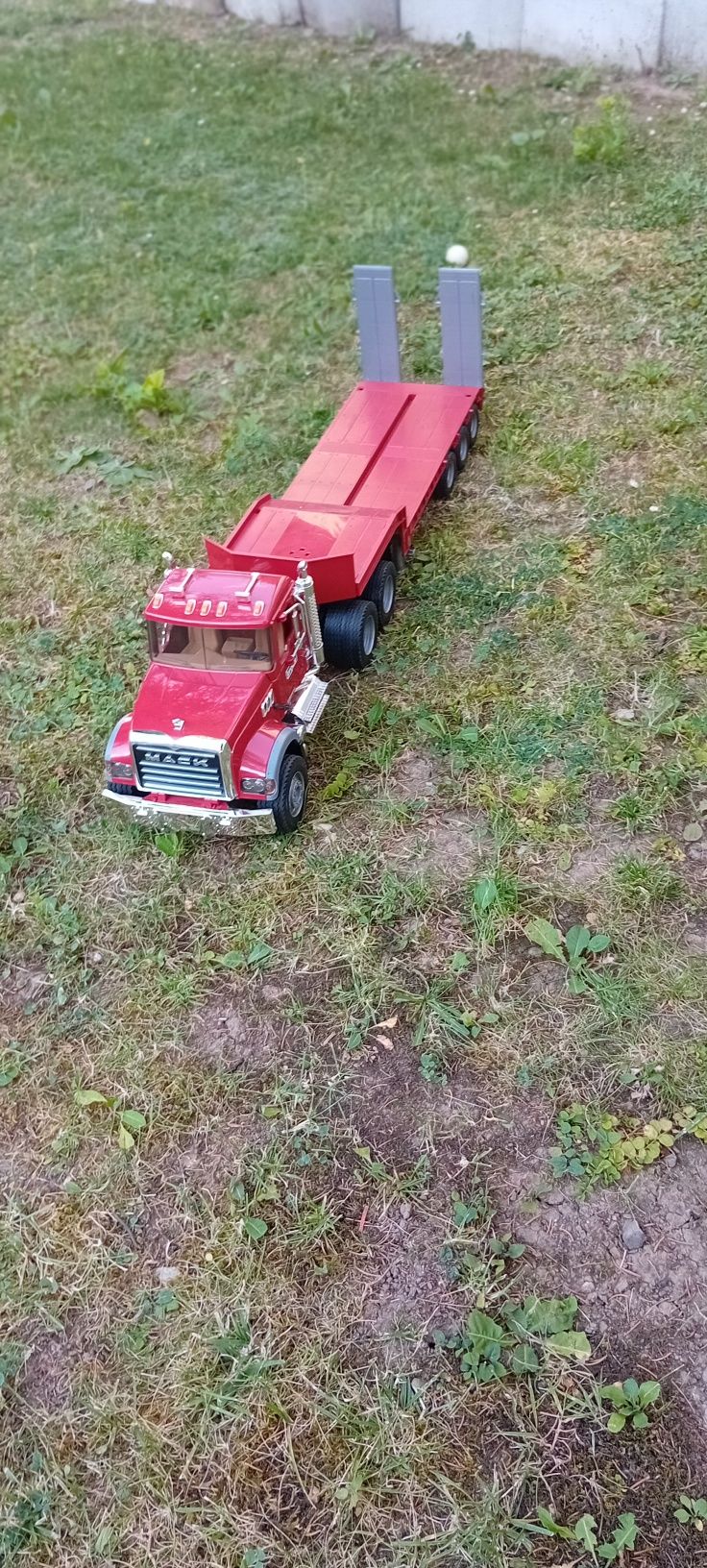 Bruder camion transportator MACK