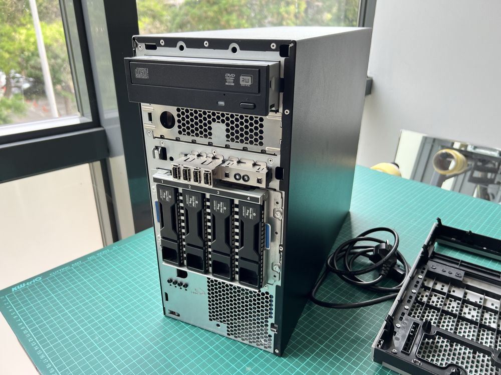 Сървър HP proliant ml310e v2