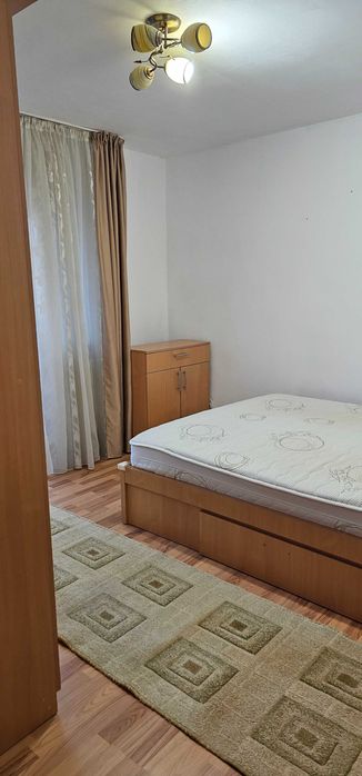 Inchiriez pe termen lung apartament cu 2 camere decomandat