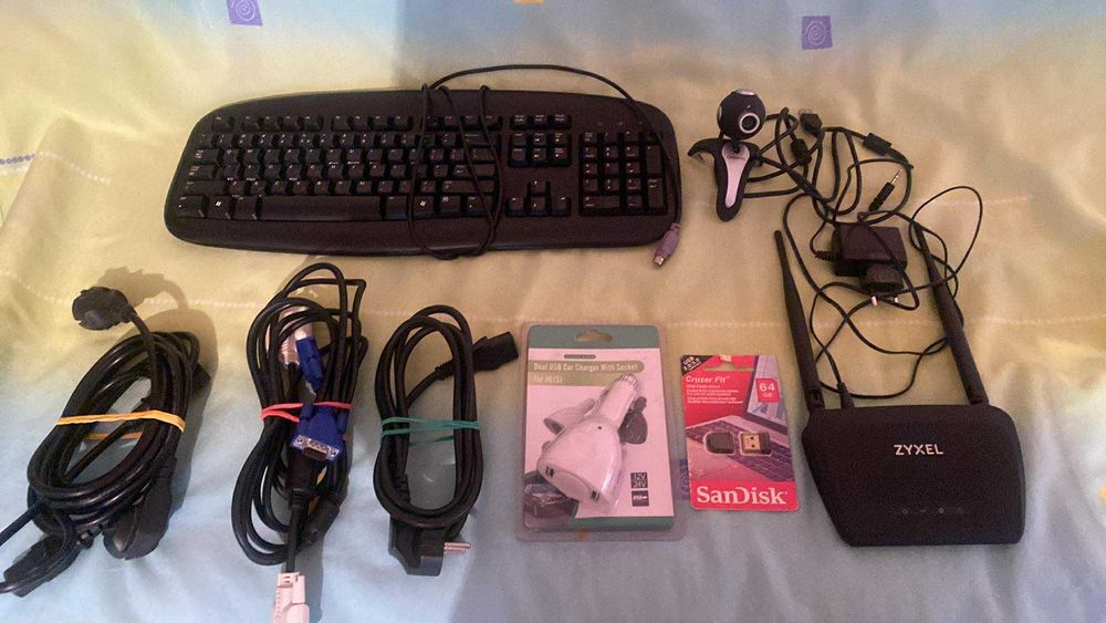 Продавам техника само за 10 лв - Камера Canon, флашка, рутер, charger