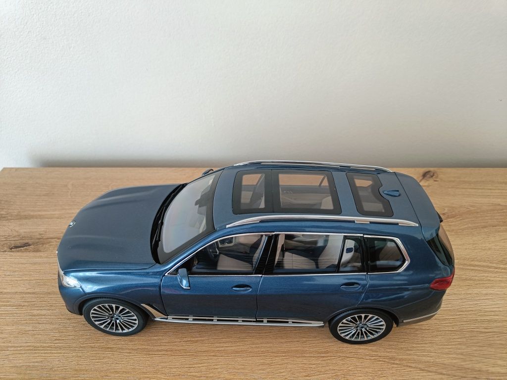 BMW X7, Kyosho 1:18