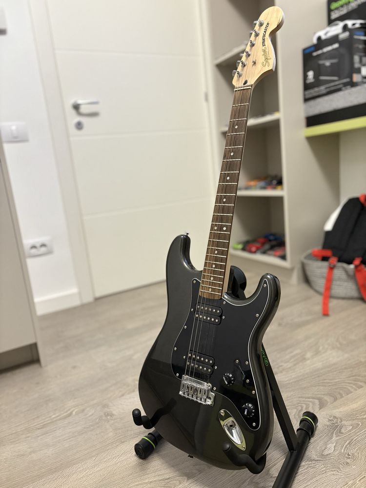 chitara electrica Squier Affinity Strat HH IL CF
