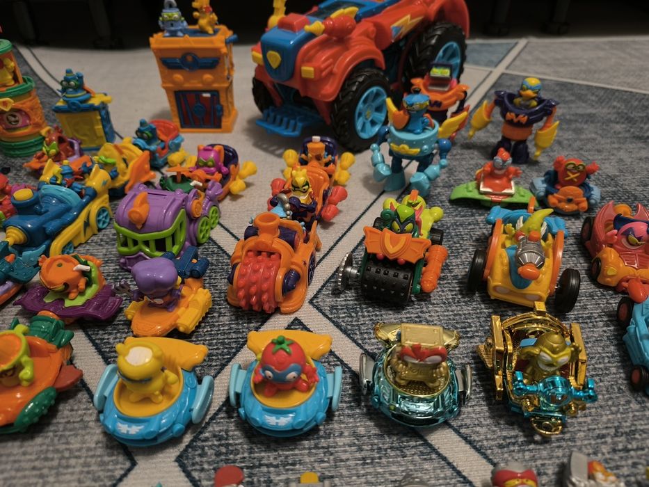 Colecție Super Zings ( roboti, mașină, tren , peste 90 figurine)  etc