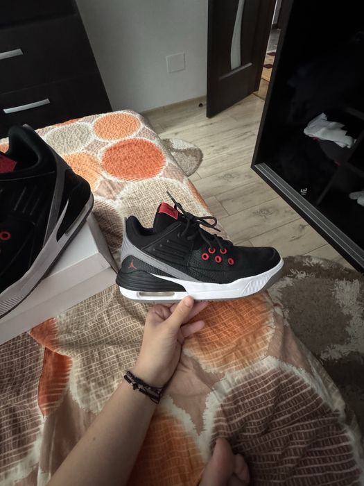 Adidași Jordan – Mărimea 38.5 (US 7.5Y)