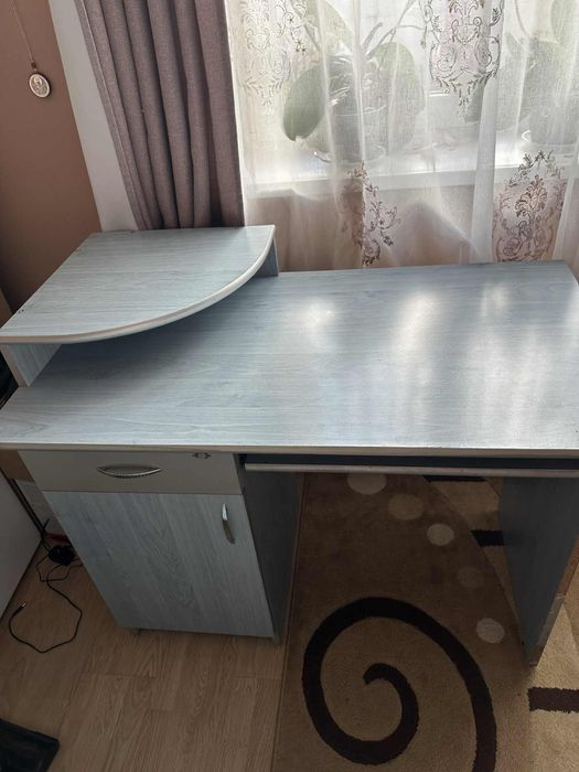 Birou albastru cu gri