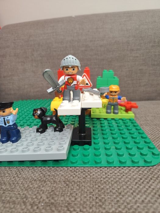 Лего Дупло плоча и частите към нея