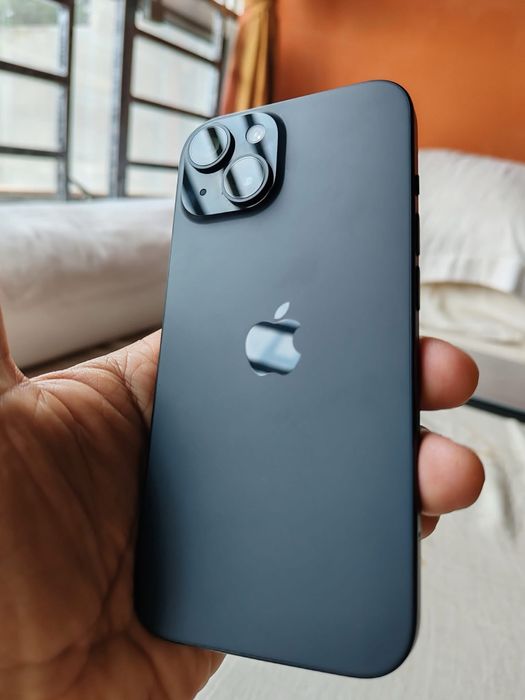 iPhone 15 ca NOU cu viata Bateriei 98%