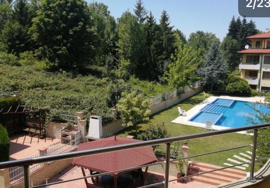 Продава се двустаен апартамент с гледка към басейна – SunnySeasons
