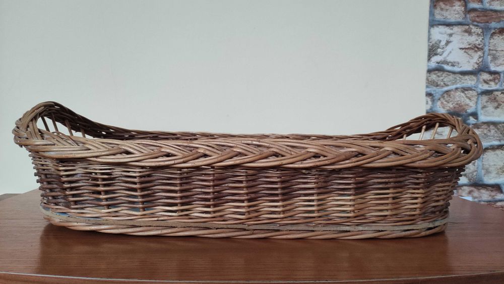 Два големи плетени панера/подноса с подсилено дъно