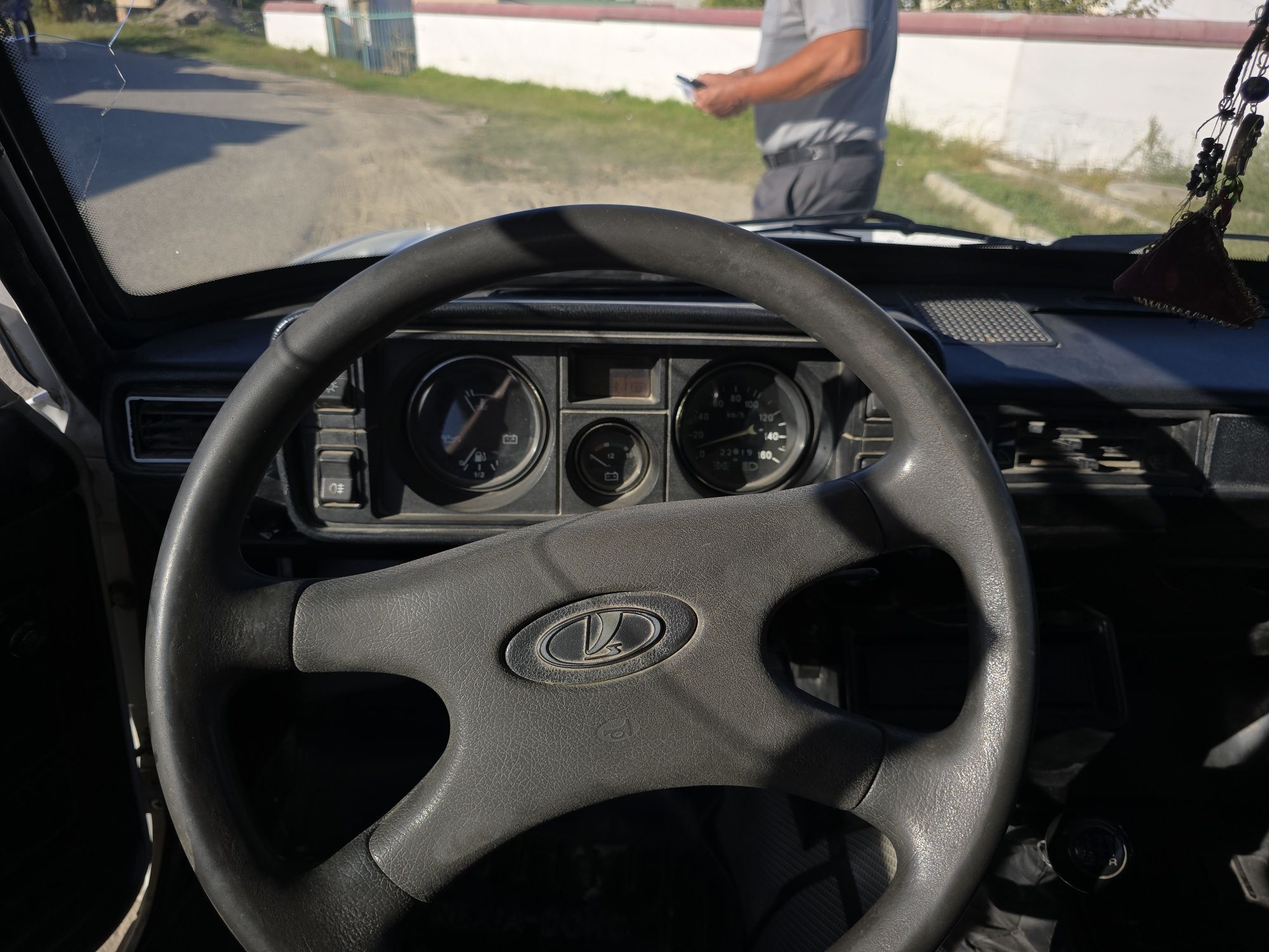 Vaz-21053 sotiladi