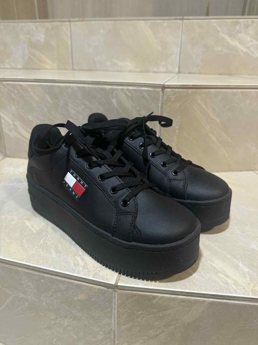 Чисто нови обувки Tommy Jeans