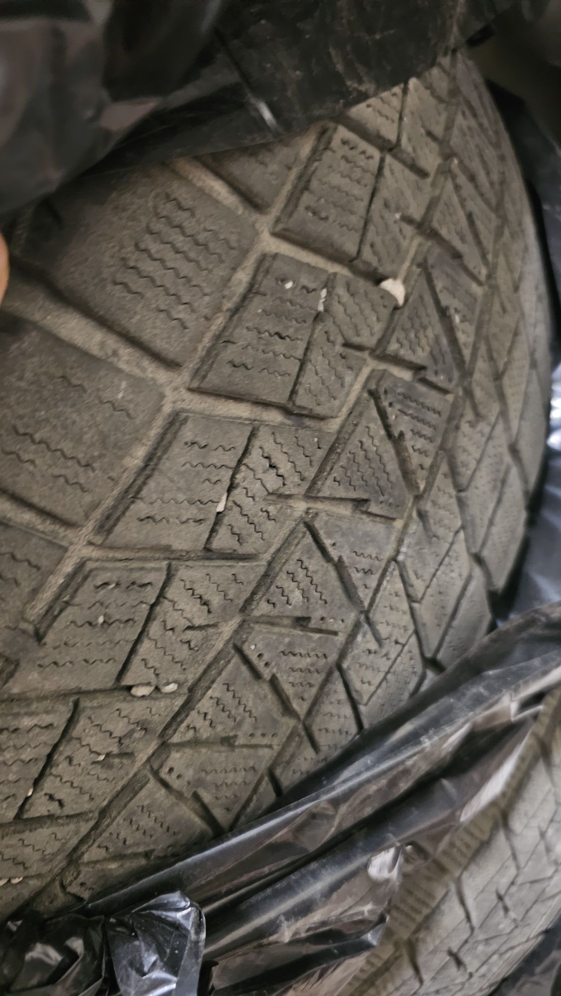 Bridgestone Blizzak DM-V1 275/50R22