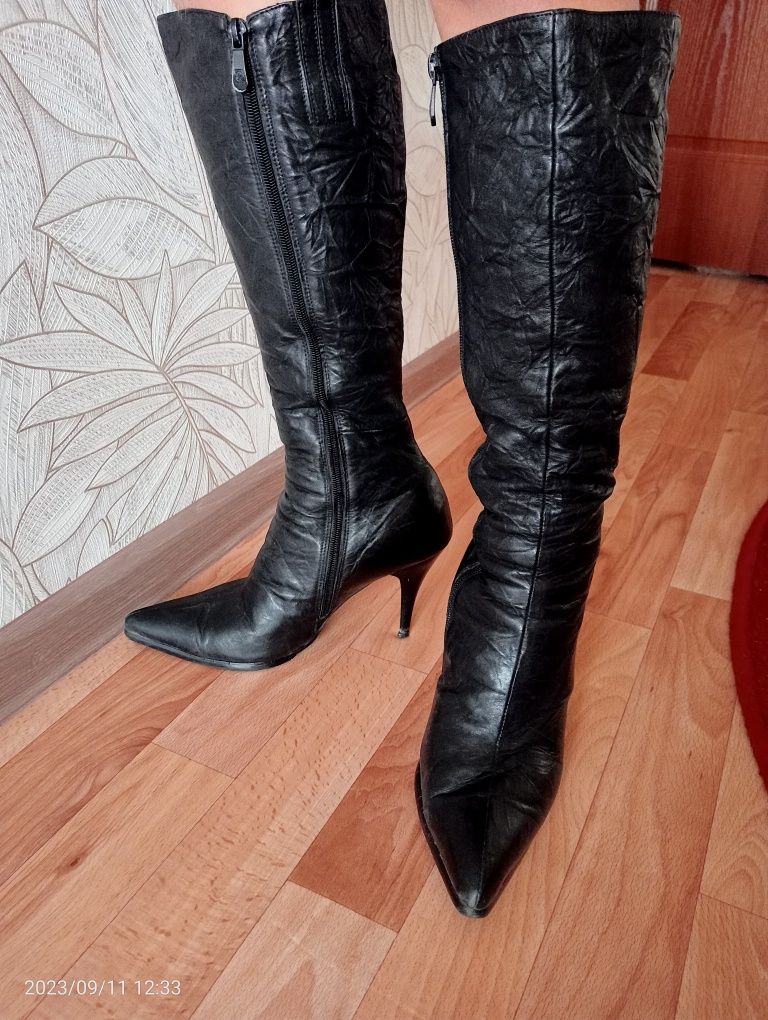 Продам женскую обувь.