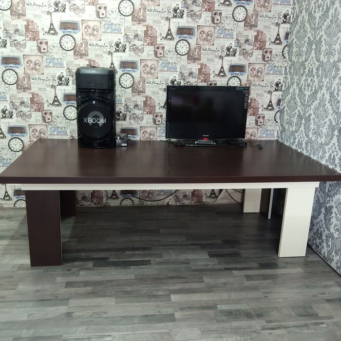 Стол для гостиной