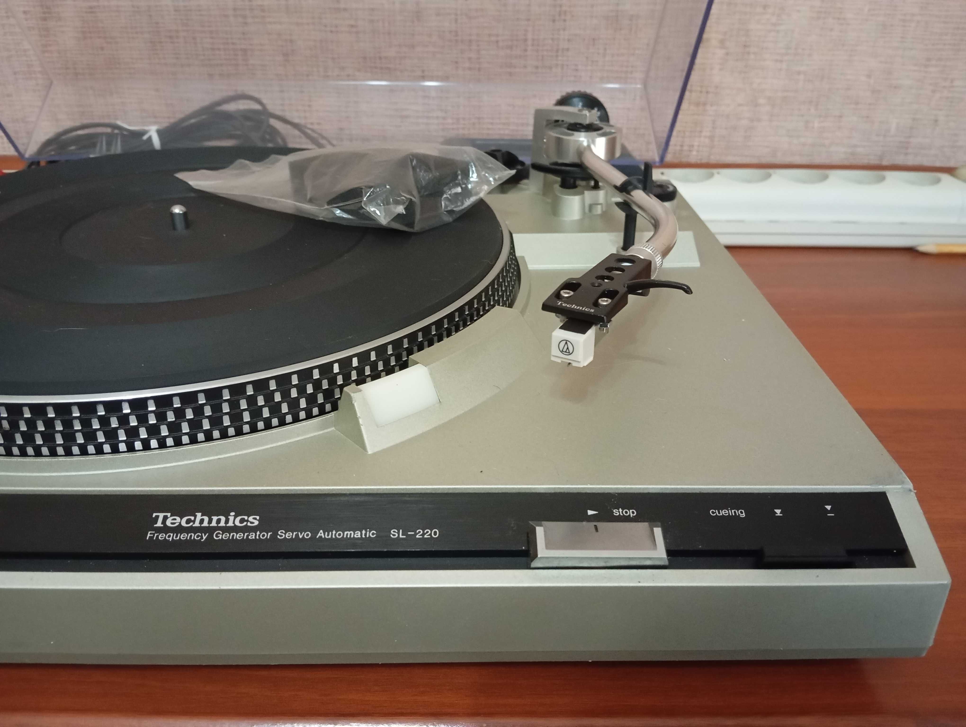 Продам проигрыватель винил дисков TECHNICS.