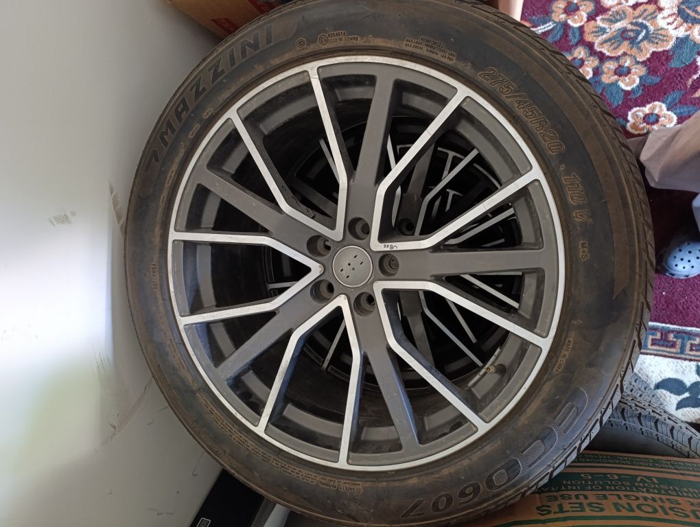 Продается литые диски с шинами 275/45R20
