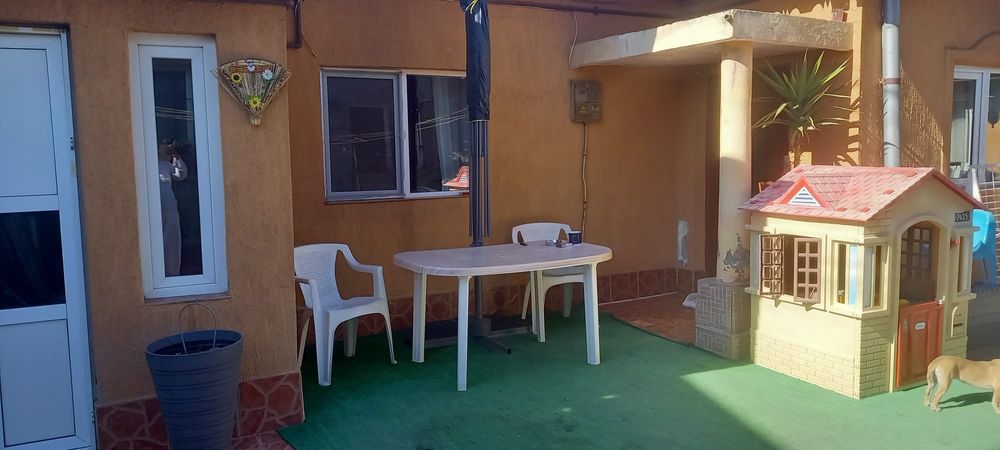 Închiriez casa la curte Giulesti Sârbi