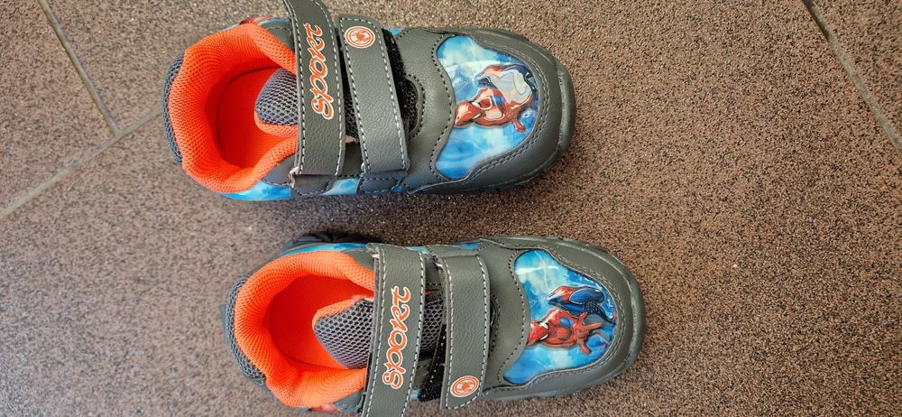 Adidasi sport copii
