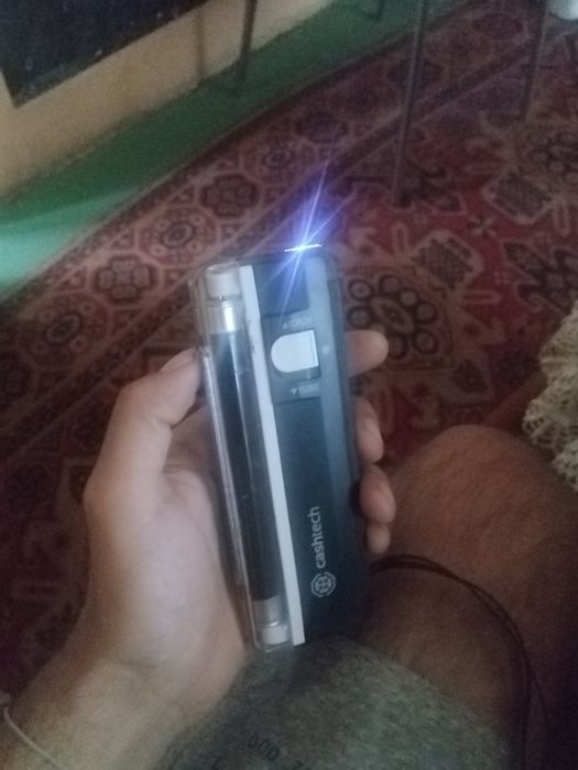 Детектор за проверка на банкноти