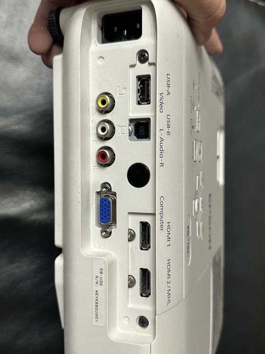 Лазерный проектор epson EB-I32
