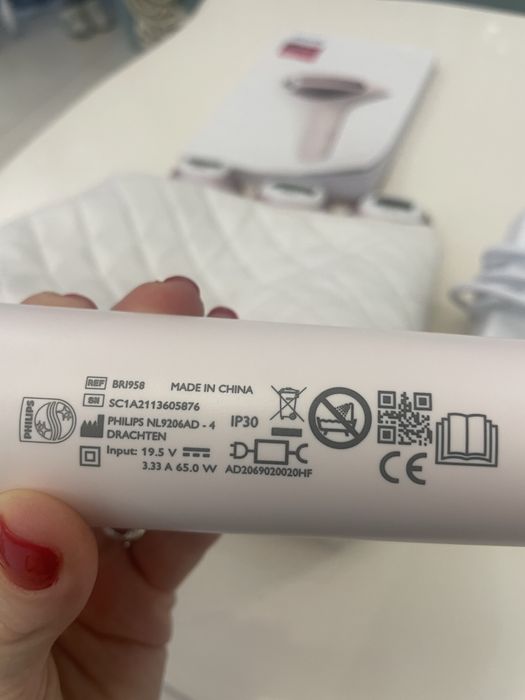 Фотоепилатор Philips lumea 9900/ bri958