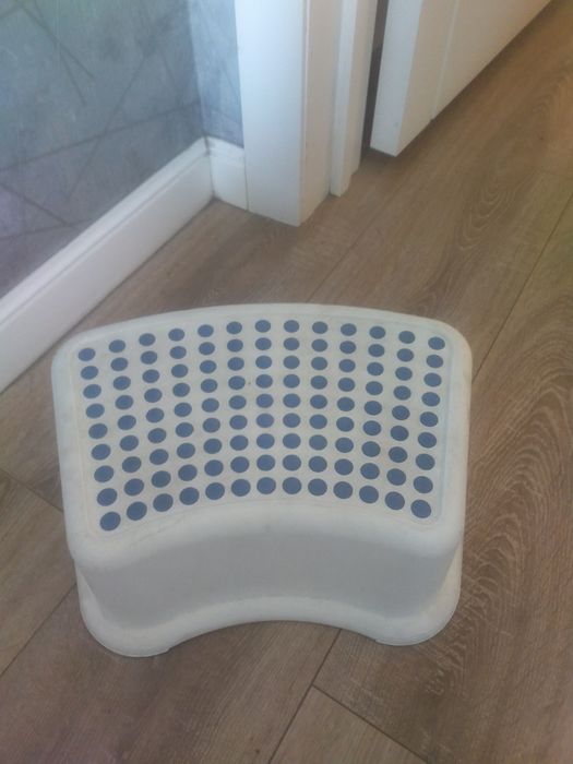Табурет Икеа,подсказка для ванны