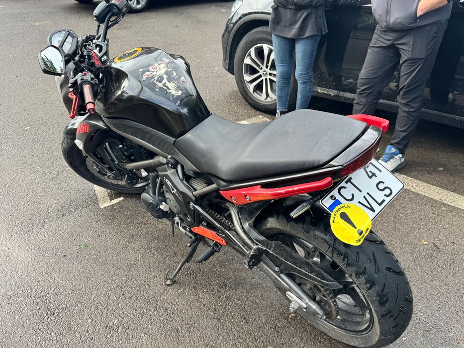 Kawasaki ER-6n 650 — 2009 — 35.380 km — 2.599€