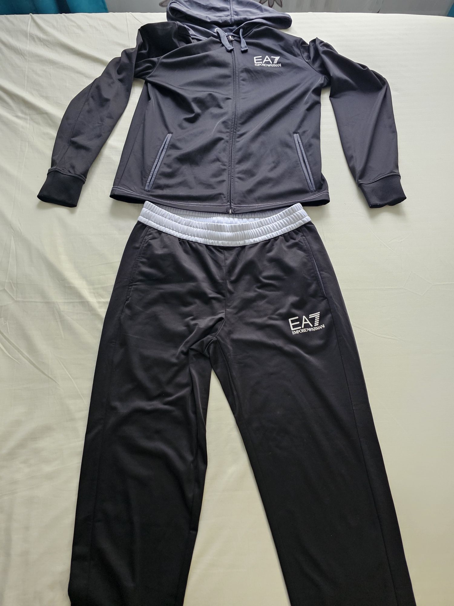 Trening Armani EA7 ( impecabil )