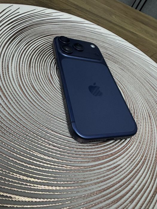 Apple iPhone 17 Pro , 256GB , Blue , 14 cicluri .