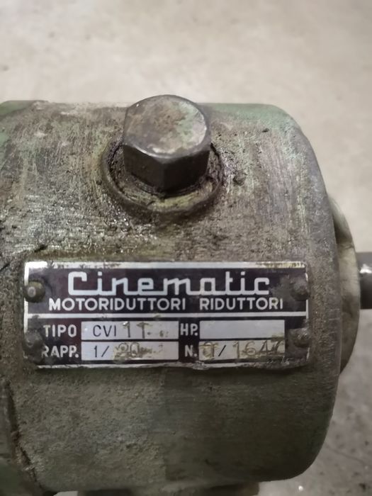 Червячен редуктор с две оси